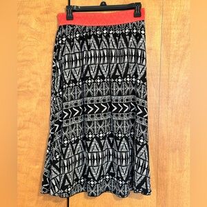 LuLaRoe EUC size M Black/white Lola Skirt